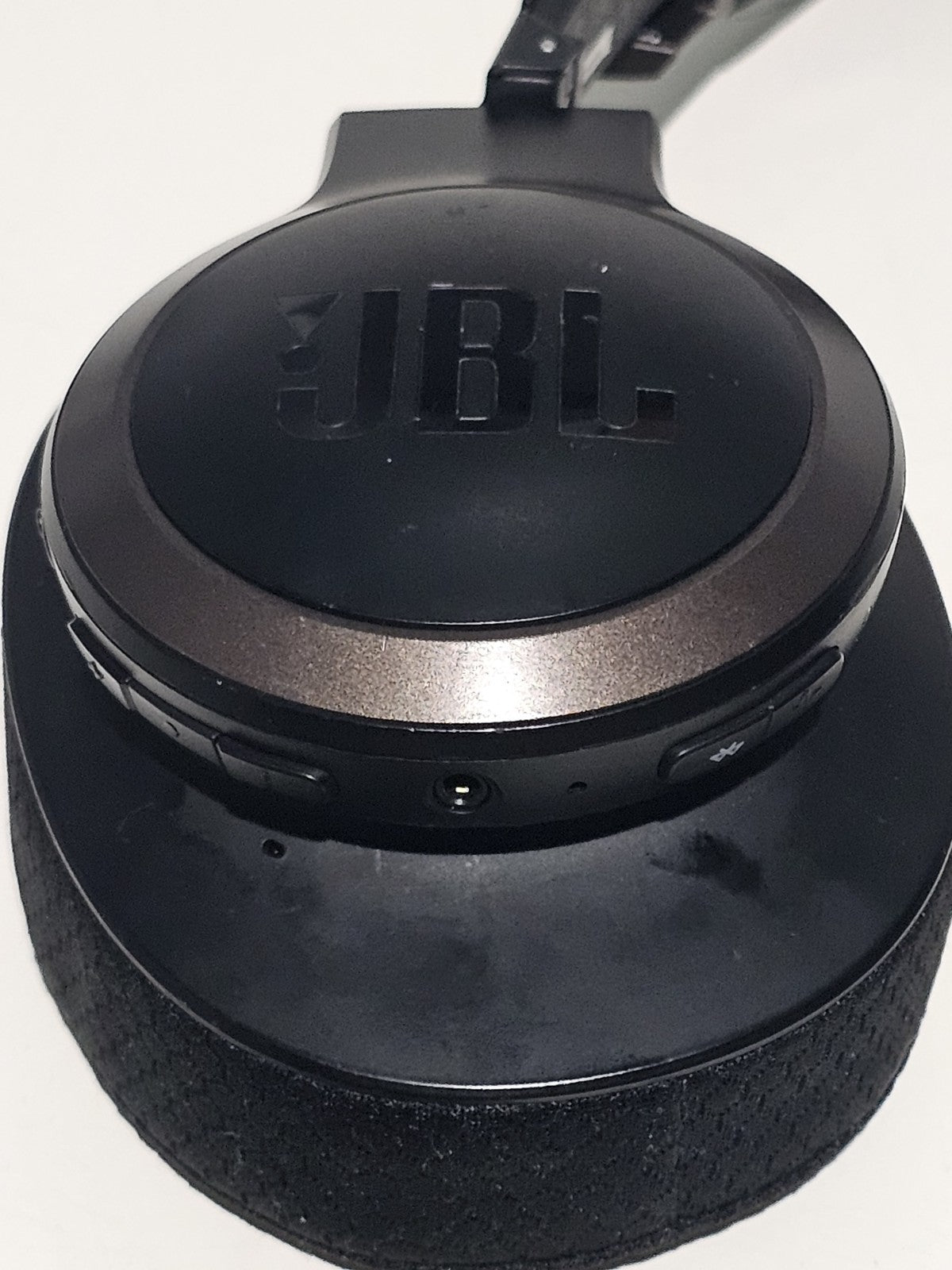 JBL Live 650BTNC | Over Ear Active Noise Cancelling Headphones With New Earmuffs RetroExchange Australia