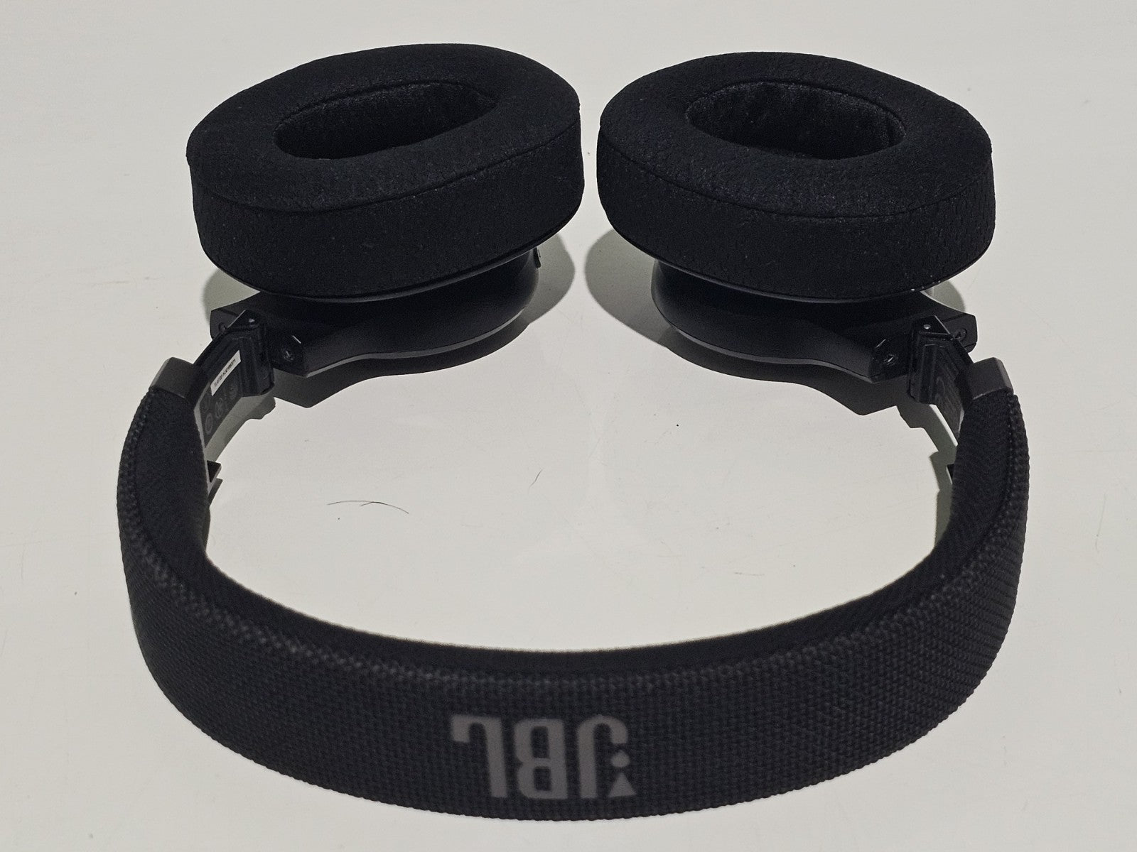 JBL Live 650BTNC | Over Ear Active Noise Cancelling Headphones With New Earmuffs RetroExchange Australia
