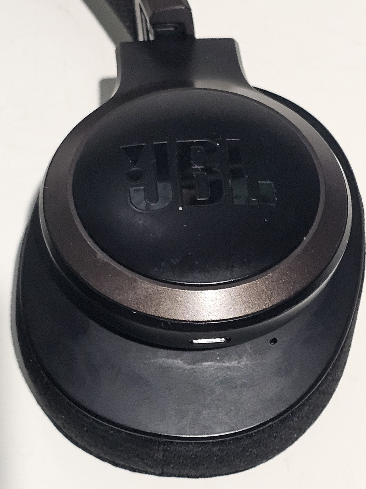 JBL Live 650BTNC | Over Ear Active Noise Cancelling Headphones With New Earmuffs RetroExchange Australia