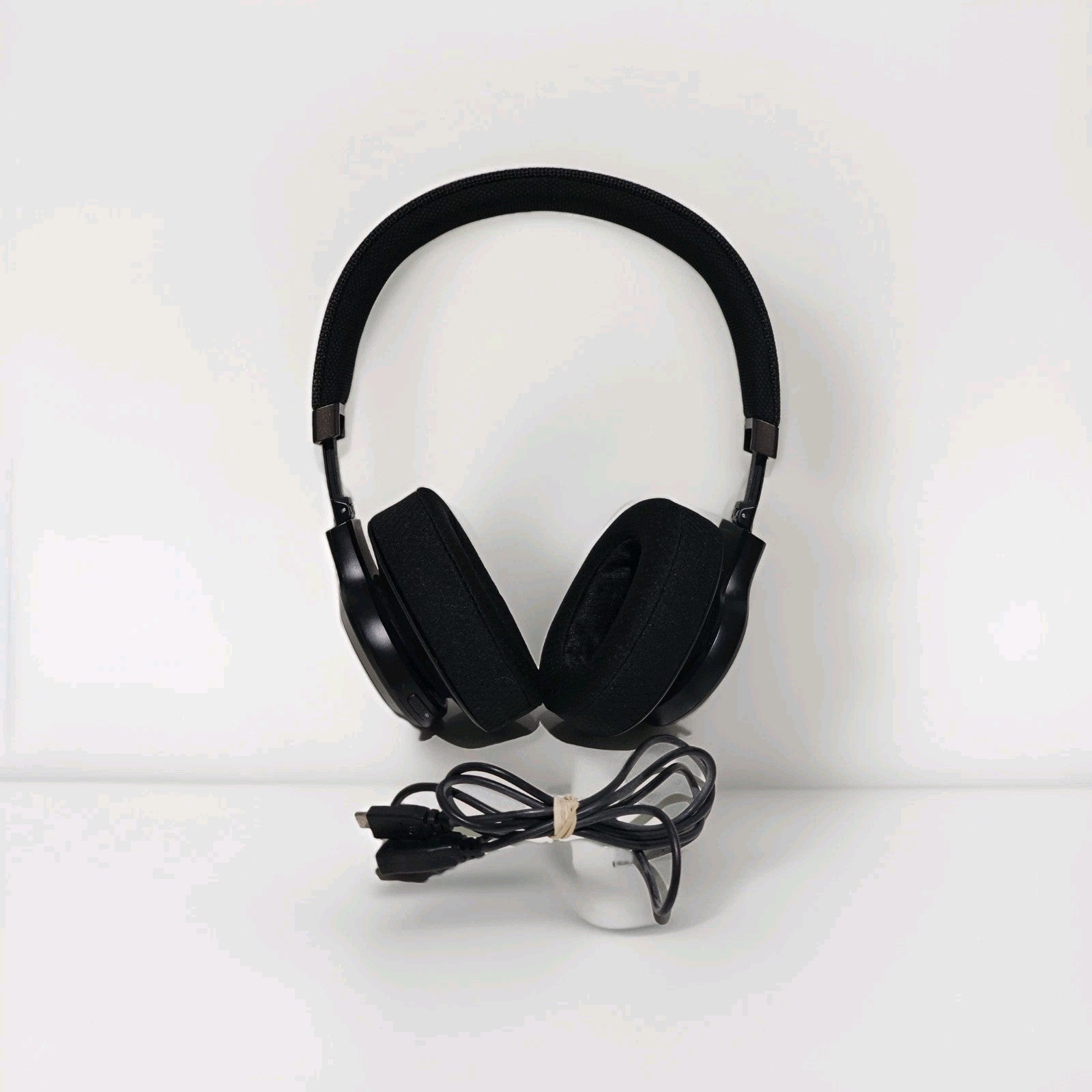 JBL Live 650BTNC | Over Ear Active Noise Cancelling Headphones With New Earmuffs RetroExchange Australia