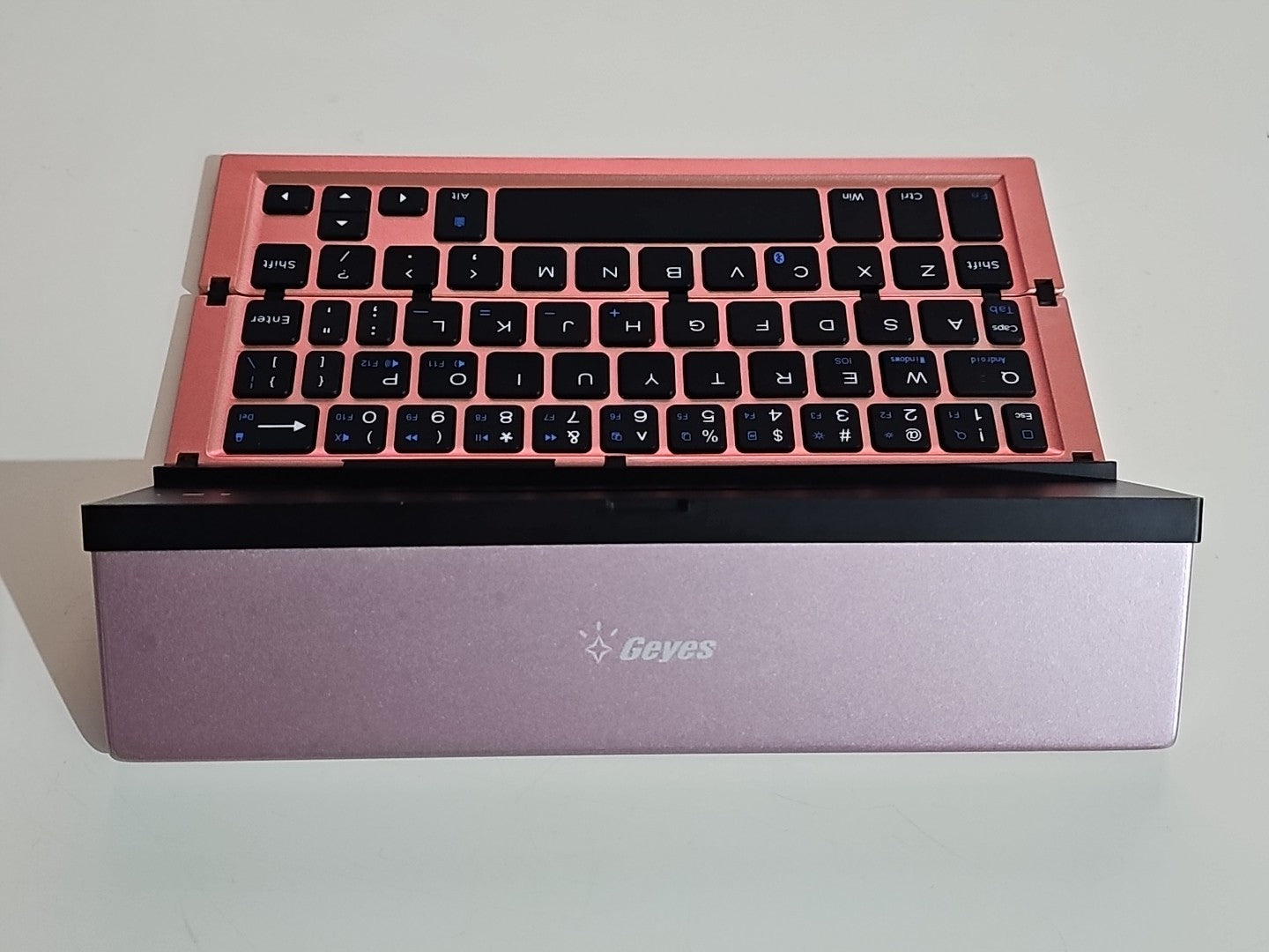 Geyes Folding Bluetooth Keyboard For Tablets/Handheld Screens RetroExchange Australia