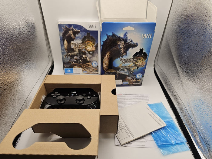 Monster Hunter 3 Tri Classic Controller Pro Pack – Nintendo Wii PAL- Like New | Retro Exchange