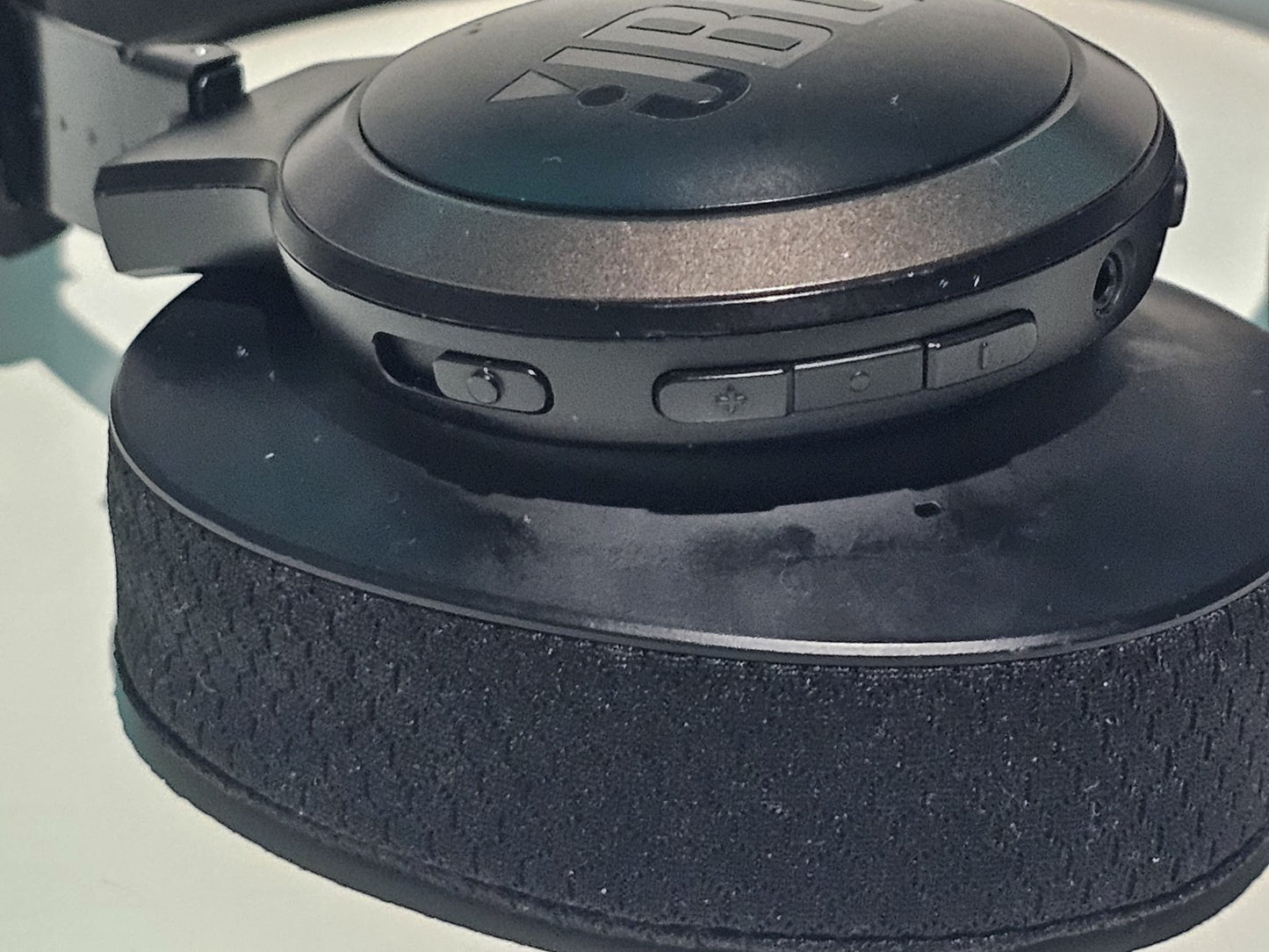 JBL Live 650BTNC | Over Ear Active Noise Cancelling Headphones With New Earmuffs RetroExchange Australia